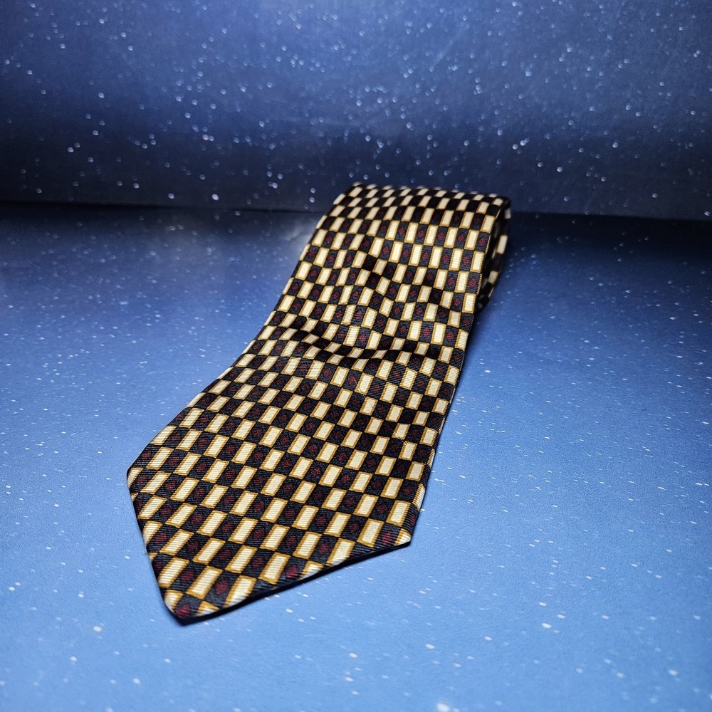 Brooks Brothers Makers Vintage Red Tie Diamond All Silk Printed in England 3.5"